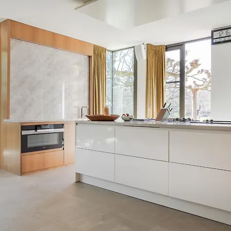 ヴィラ Odyssea Bergen スコールル